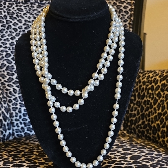 Vintage Jewelry - Elegant Pearl Necklace